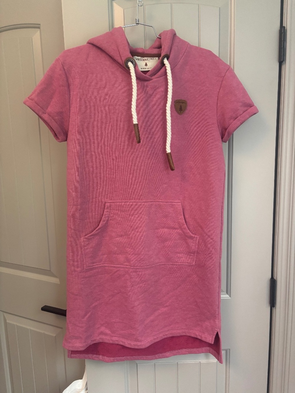 Wanakome Carmen Short Sleeve Hoodie Dress Berry Pink SIZE L